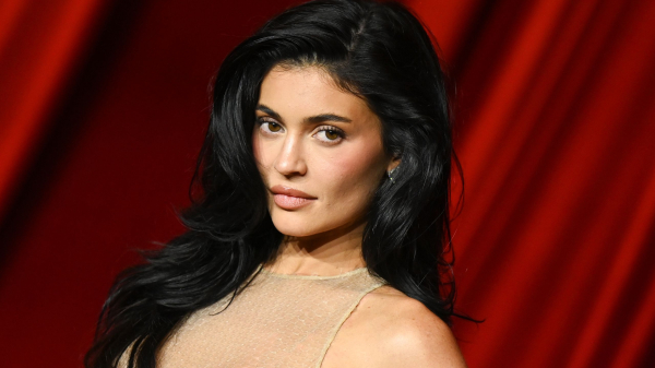 Kylie Jenner’s Deep ’90s French Manicure Is Taking Me Back – See Photo